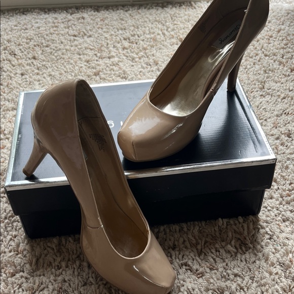 Olsenboye Glossy Beige Heels - Picture 1 of 7